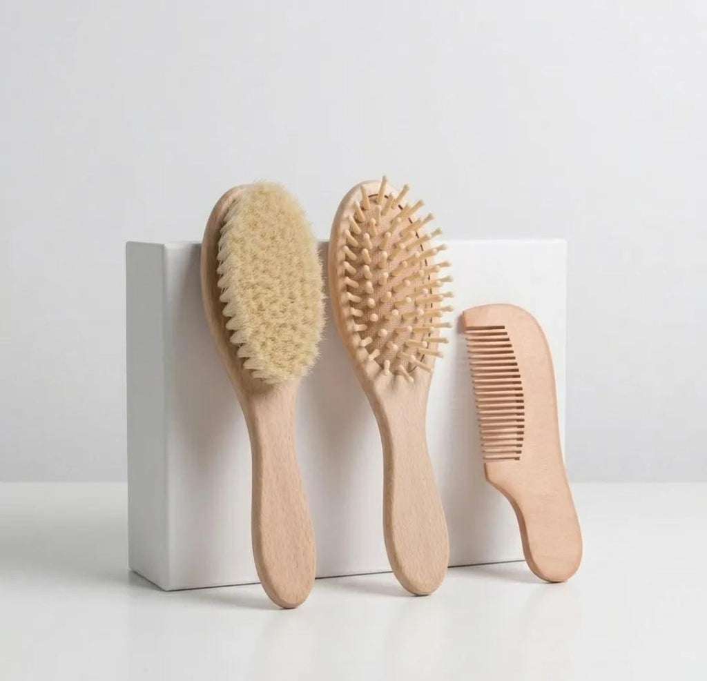 Wooden brushes & comb - 3 pcs
