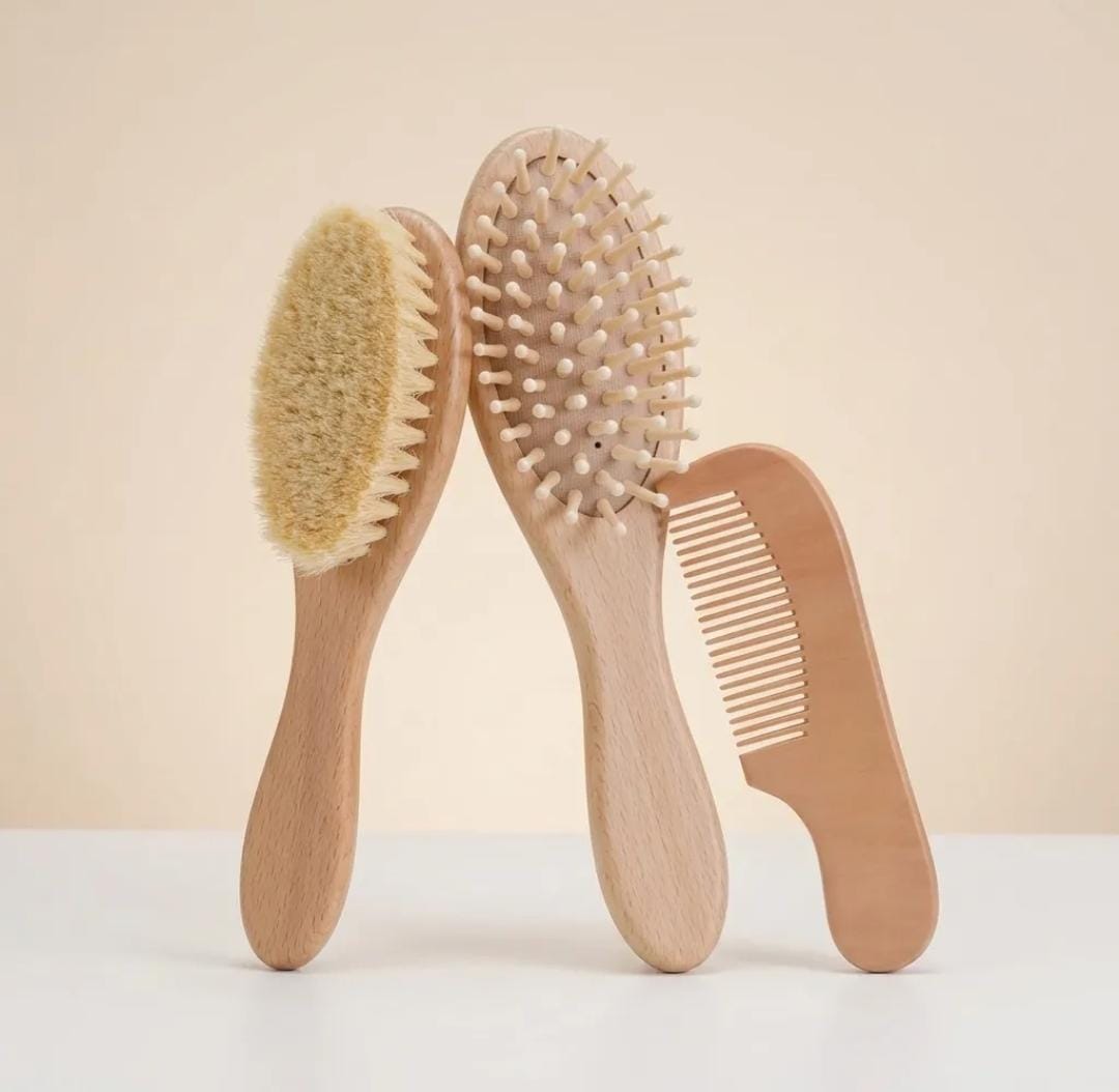 Wooden brushes & comb - 3 pcs